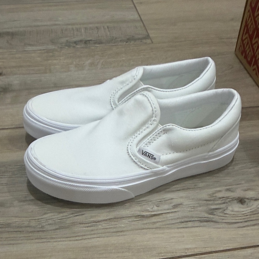 New in Box Kids Vans Classic White Canvas Slip-Ons - Picture 5 of 5